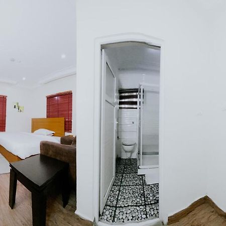 Taverna Lounge & Boutique Hotel Порт-Харкорт Экстерьер фото