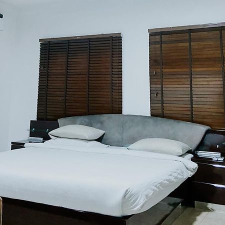 Taverna Lounge & Boutique Hotel Порт-Харкорт Экстерьер фото