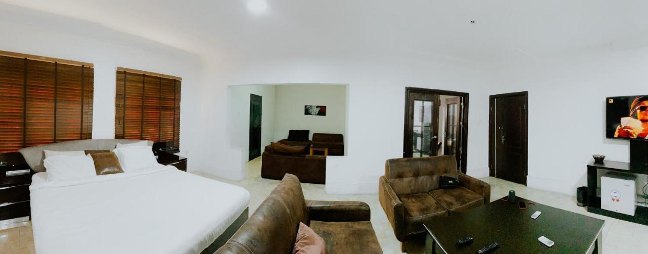 Taverna Lounge & Boutique Hotel Порт-Харкорт Экстерьер фото